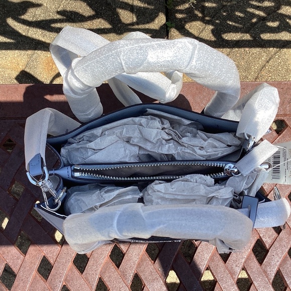 NWT Michael Kors Mercer Medium Pebbled Leather Crossbody Bag In Pale Blue/Silver - Picture 9 of 9